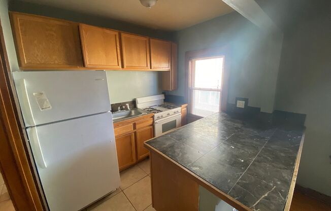 2 beds, 1 bath, 1,000 sqft, $1,405