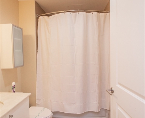 2 beds, 2 baths, 1,080 sqft, $5,750, Unit 401