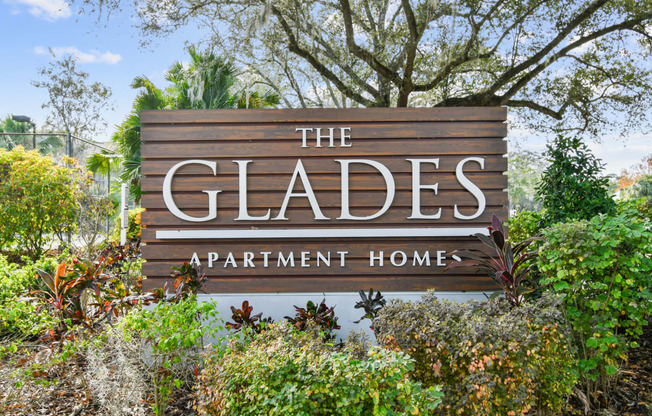 a sign for the glades apartments apartments entrance sign