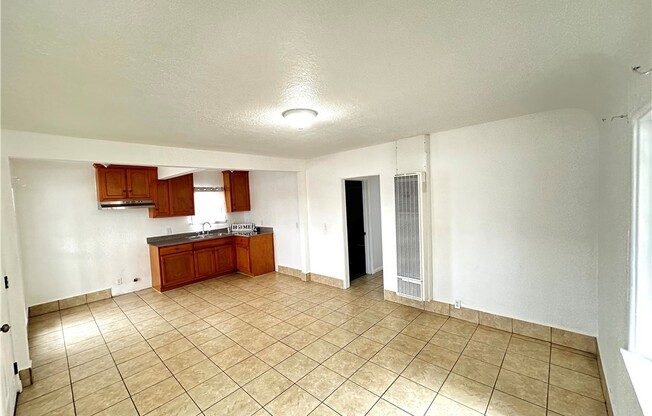 9320 NORMANDIE AVE