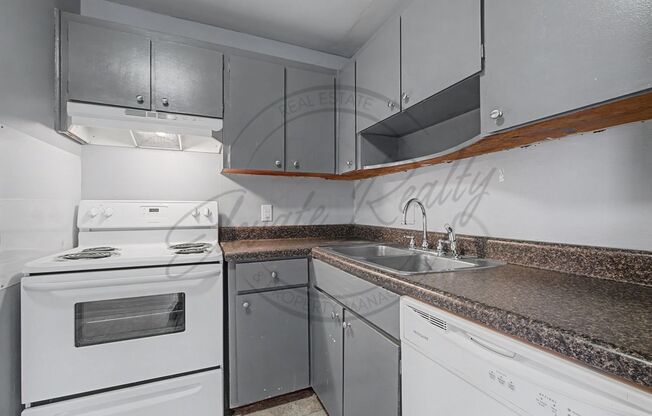 2 beds, 1 bath, $1,099, Unit UNIT C 49