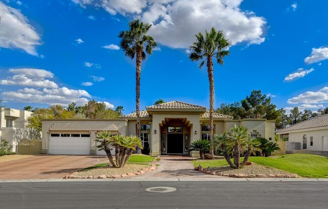 A luxurious 5 Bedroom House with a Casita & a Sparkling pool at Ten Oaks Estates