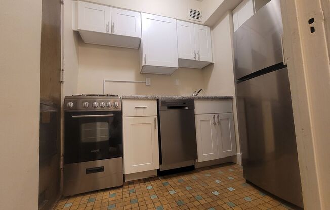 1 bed, 1 bath, $995, Unit 405