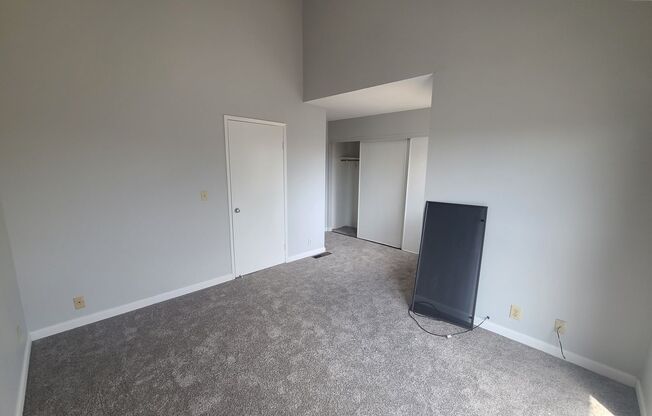 2 beds, 1 bath, $2,400