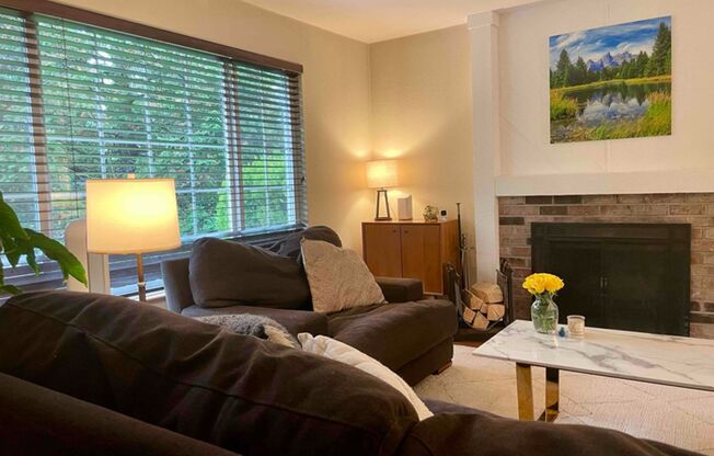 Remodeled 4-Bedroom Kirkland Home | Bonus Room | 2-Car Garage