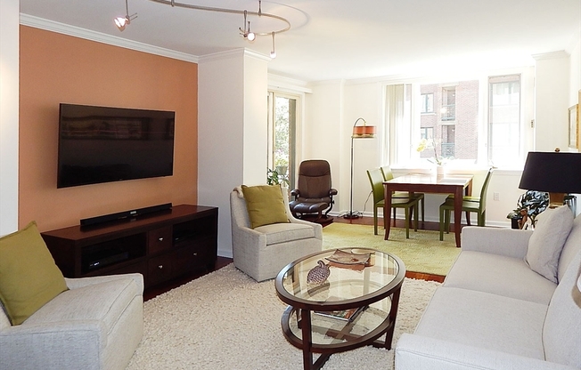 1 bed, 1 bath, 863 sqft, $3,500, Unit 203