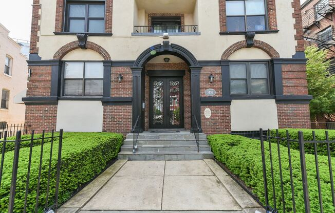 Columbia Heights Two Bedroom/Two Bathroom In Amazing Location! Washer/Dryer in Unit!