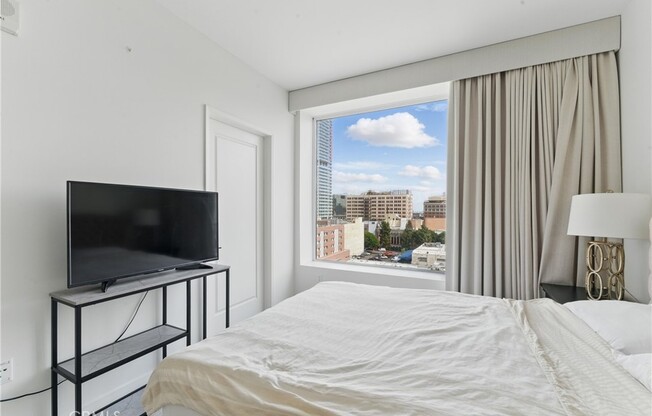 2 beds, 2 baths, 1,353 sqft, $5,500, Unit 1010