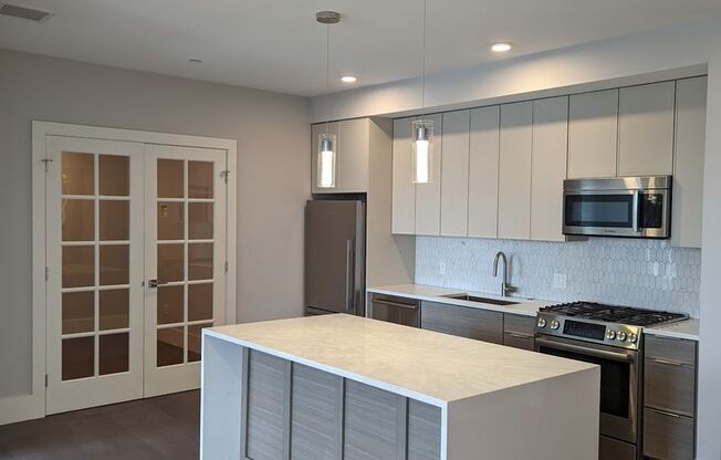 3 beds, 1 bath, 1,065 sqft, $3,800, Unit 202