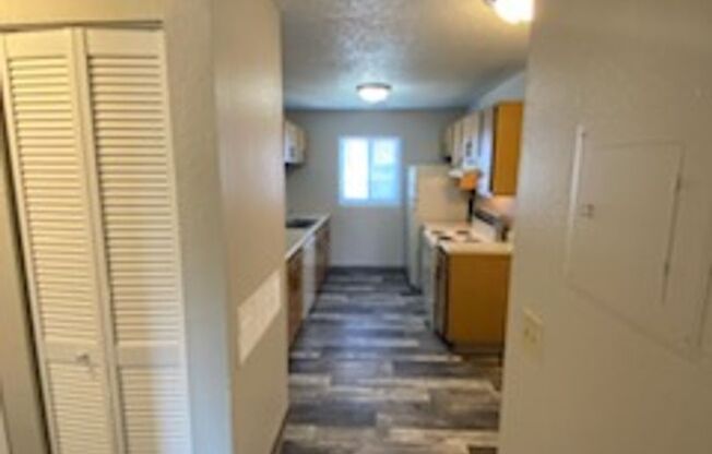 2 beds, 2 baths, 856 sqft, $869, Unit 2827-1817