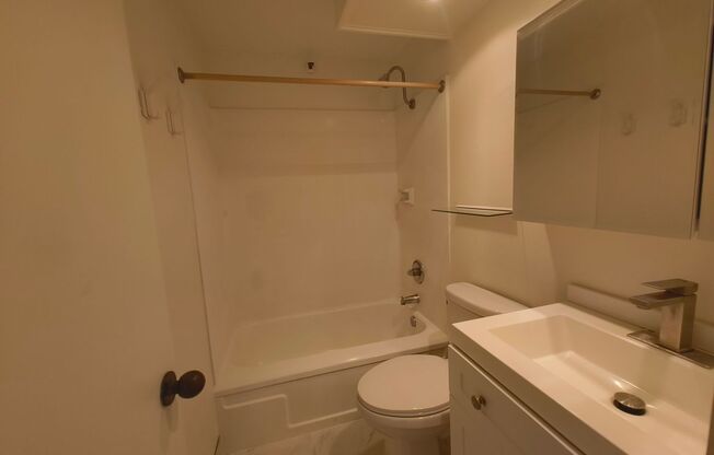 Newly renovated 2 bedroom 2 bathroom corner unit in McCully-Mo'ili'ili – Available Now!