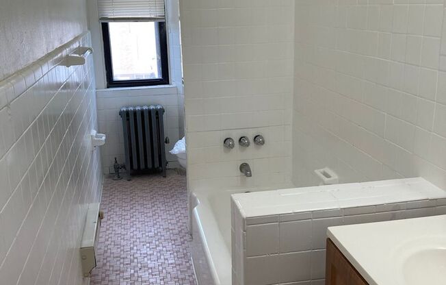1 bed, 1 bath, 700 sqft, $1,349, Unit 42-3