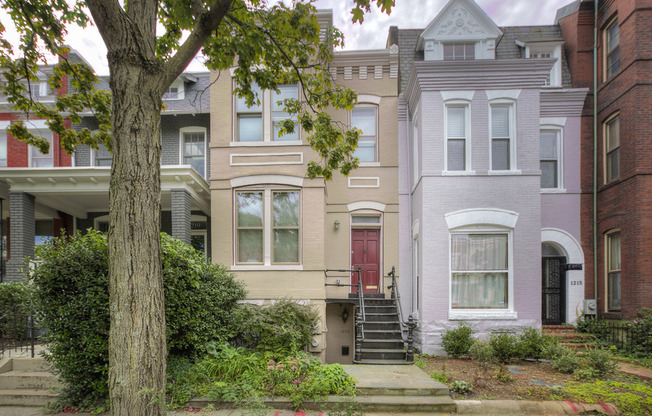 1217 1/2 INDEPENDENCE AVE SE