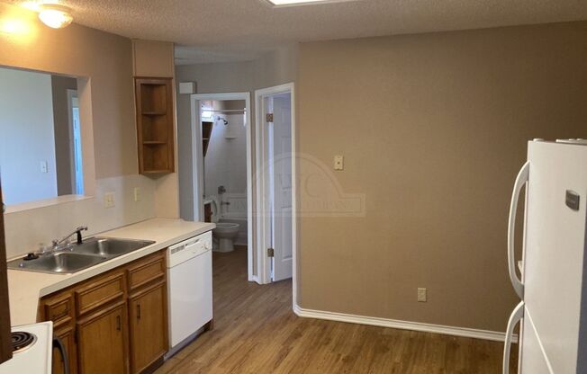 3 beds, 2 baths, $1,250