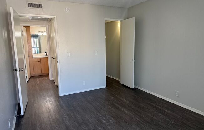 1 bed, 1 bath, 671 sqft, $2,425, Unit 355