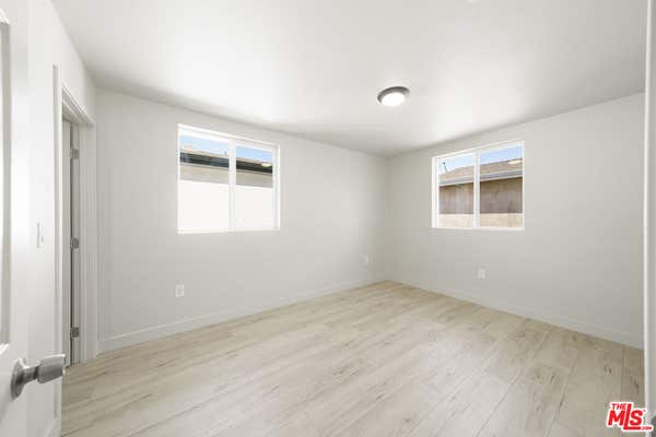 737 E 82 ST