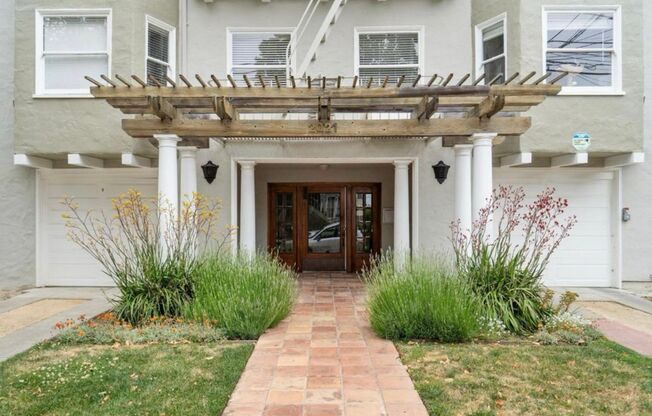 Beautiful Spacious 1 Bedroom Available NOW!