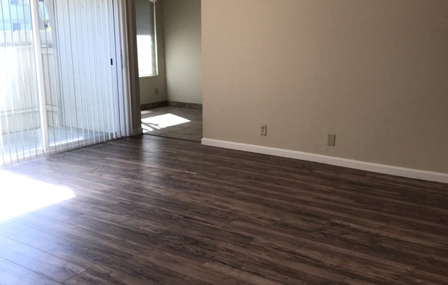 3 beds, 2 baths, 1,050 sqft, $1,895