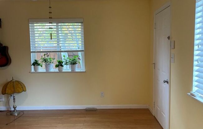 2 beds, 1 bath, $2,070