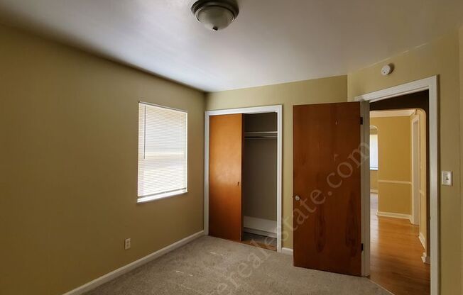 2 beds, 1 bath, 960 sqft, $950, Unit Upper