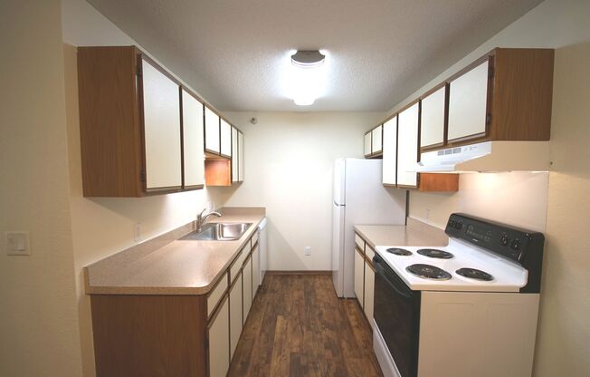 2 beds, 2 baths, 915 sqft, $1,695, Unit 113