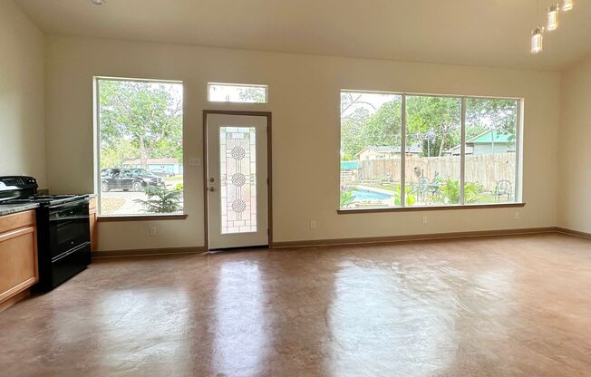 Gorgeous 1/1 Home Available for Immediate Move In!