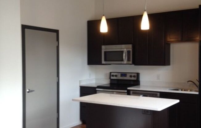 1 bed, 1 bath, 639 sqft, $1,245, Unit 326