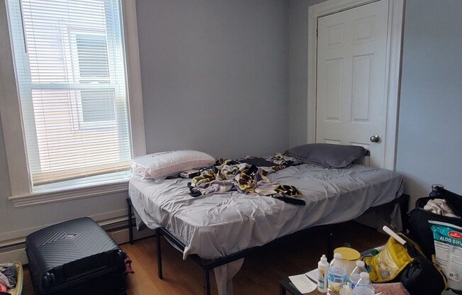 3 beds, 1 bath, 1,200 sqft, $3,500, Unit 10