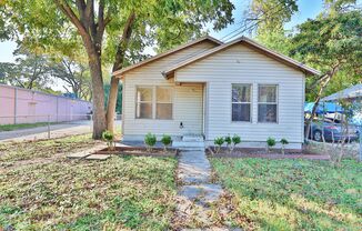 3 beds, 1 bath, $1,300