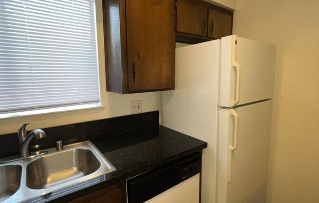 2 beds, 1 bath, 1,000 sqft, $1,350, Unit 301