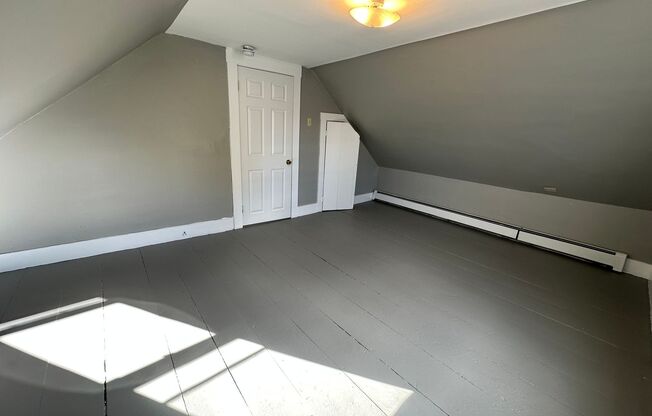 2 beds, 1 bath, $1,950, Unit 3