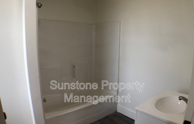 1306 E 2 ST