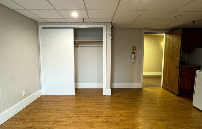 Studio, 1 bath, $800, Unit 306