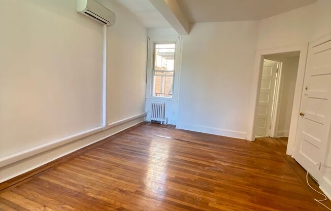 2 beds, 1 bath, 1,000 sqft, $1,948, Unit 3035 N. Calvert St. C4