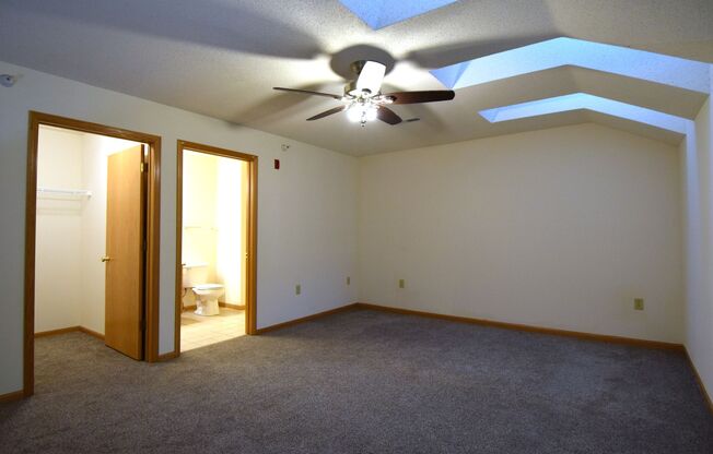 3 beds, 2 baths, 1,380 sqft, $2,345, Unit 8126-306