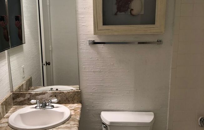 2 beds, 2 baths, $2,000, Unit # 204
