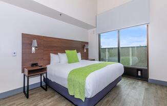Studio, 1 bath, 360 sqft, $1,715