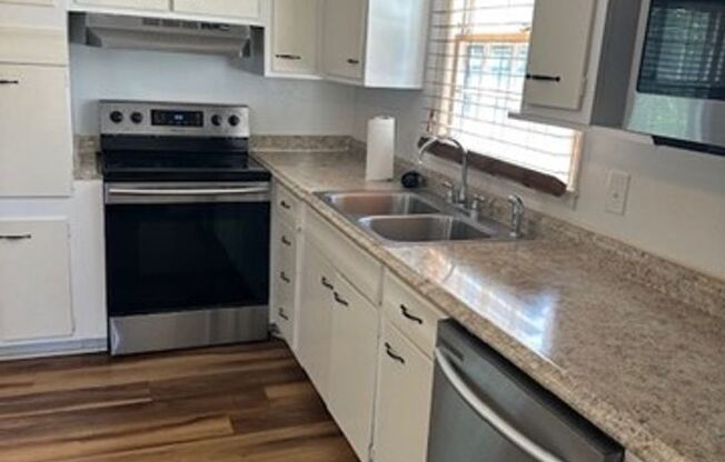 Attractive 3 BR House in Beaumont! Finished Basement, Garage, Off-Street Parking