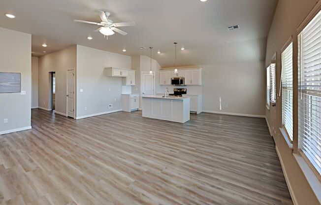 Beautiful 4 Bed 2 Bath Home in Shawnee