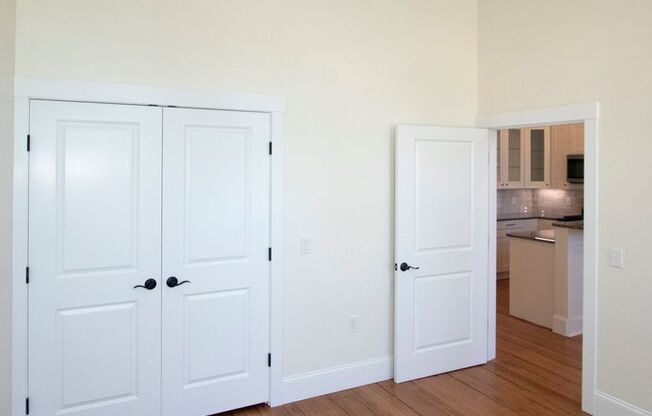 1 bed, 1 bath, $2,295, Unit 440 Central Ave - 202