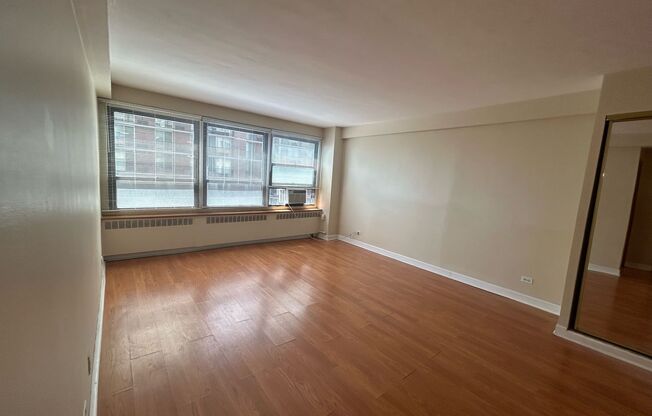 1 bed, 1 bath, 700 sqft, $1,850, Unit 418-0604