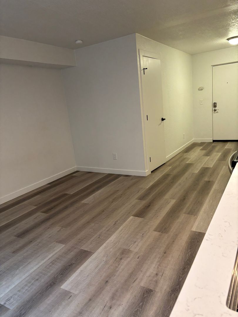 La Rae Apartments
