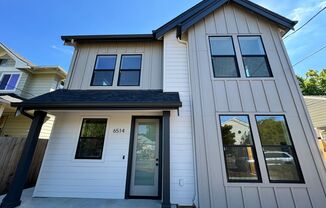 NEW CONSTRUCTION! 2 bd, 2.5 bath End Unit Mt. Scott Town Home! Fenced patio! Brand New Appliances! Washer/Dryer Included!