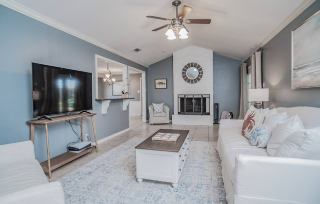 902 PYRAMID DR