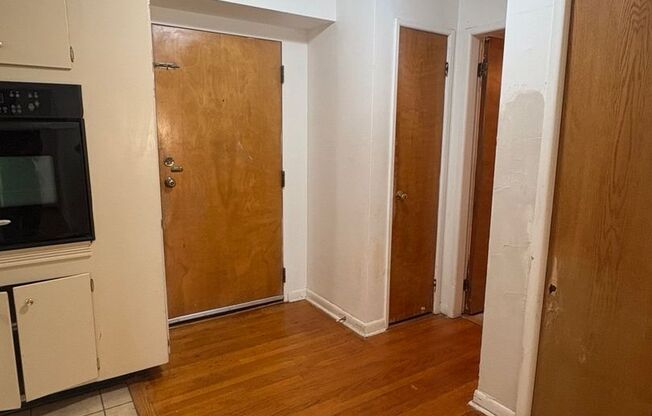 345 N Laverne Ave