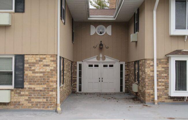 Available Immediately - $1,100.00 One bedroom/one bath-Condo in Brown Deer