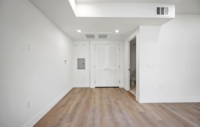 Studio, 1 bath, 356 sqft, $1,791, Unit 212