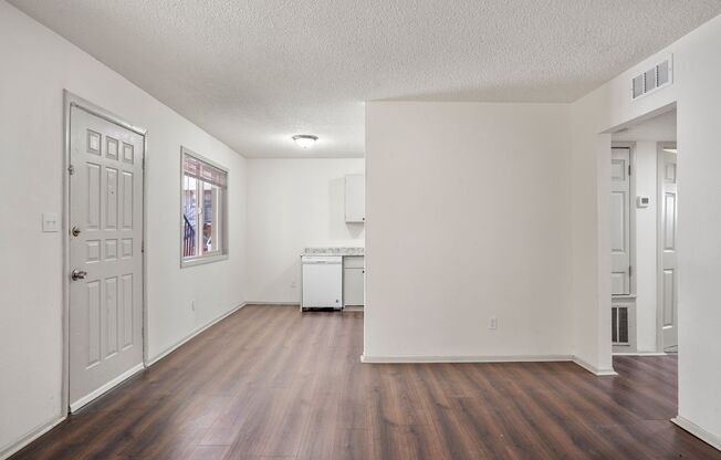 984 E Saxony Dr – Renovated 2 Bed/1 Bath Apartments in Colorado Springs!