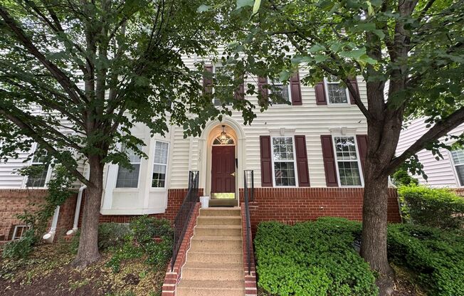 Beautiful 2 Bed 2 Bath End-Unit Townhome In Desired And Convenient Westwood Village