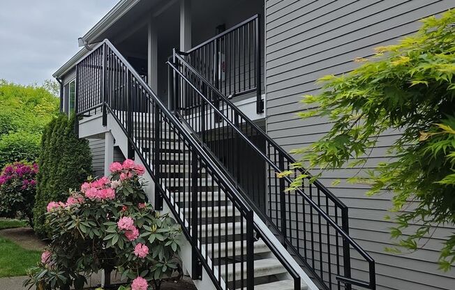 Kent west hill condo - 2 bedroom and 2 bathroom with 2 parking spaces - Water/Sewer and Garbage included with rent!